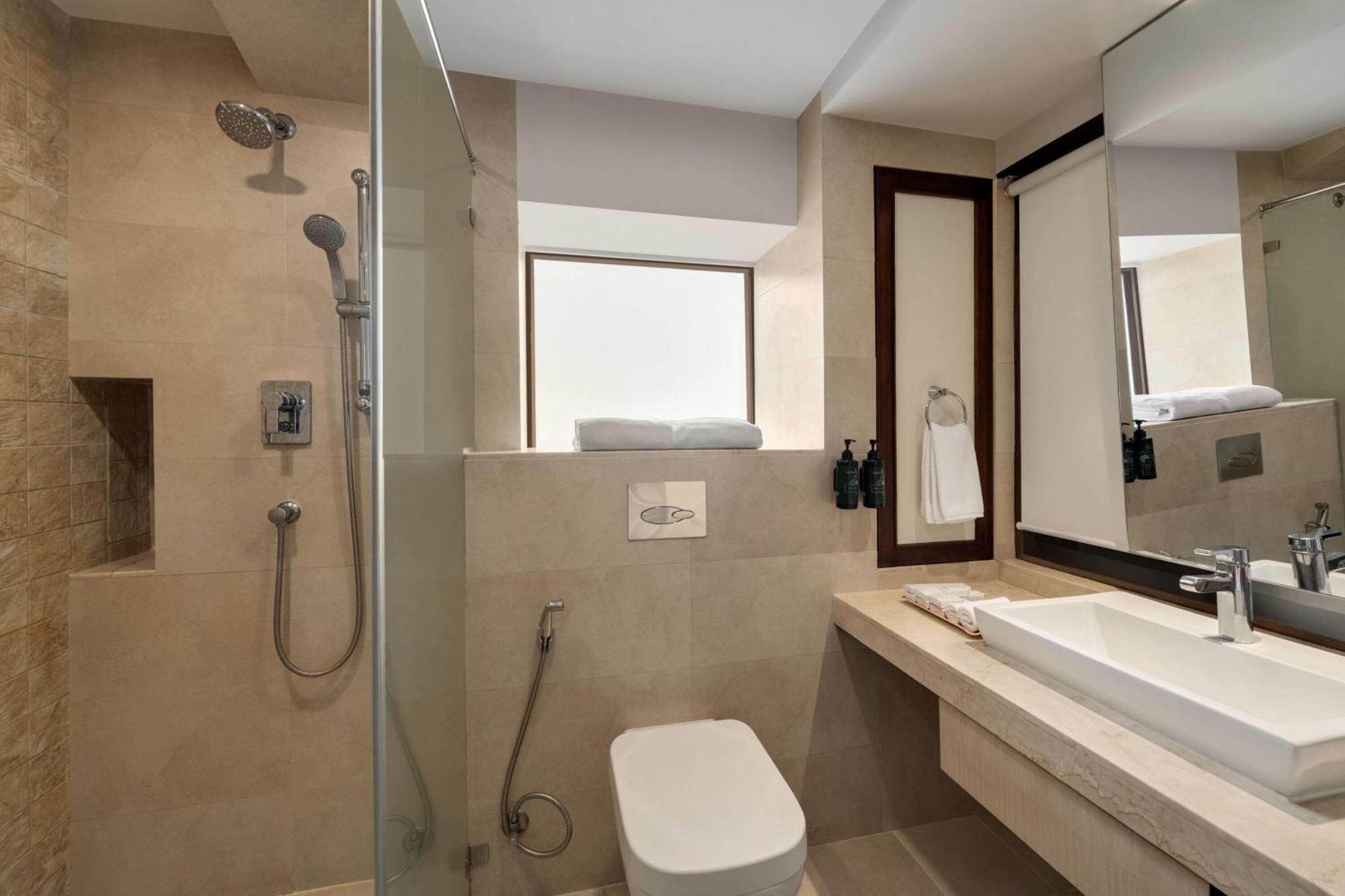 Ramada By Wyndham Kathmandu Dhumbarahi Hotell Eksteriør bilde