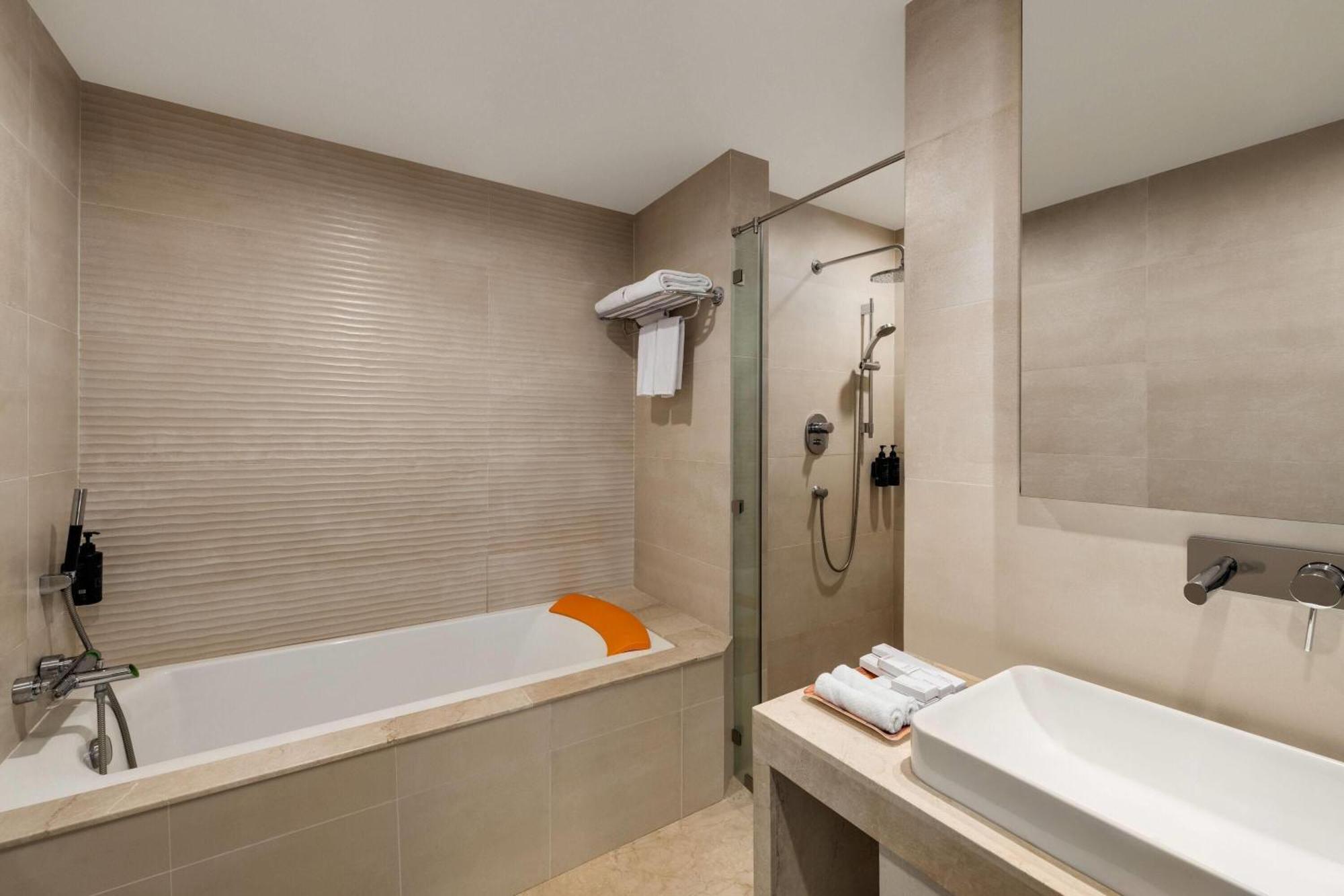 Ramada By Wyndham Kathmandu Dhumbarahi Hotell Eksteriør bilde